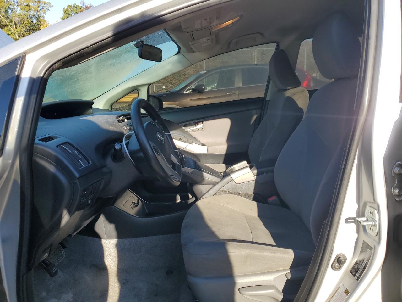 2015 TOYOTA PRIUS photo 11