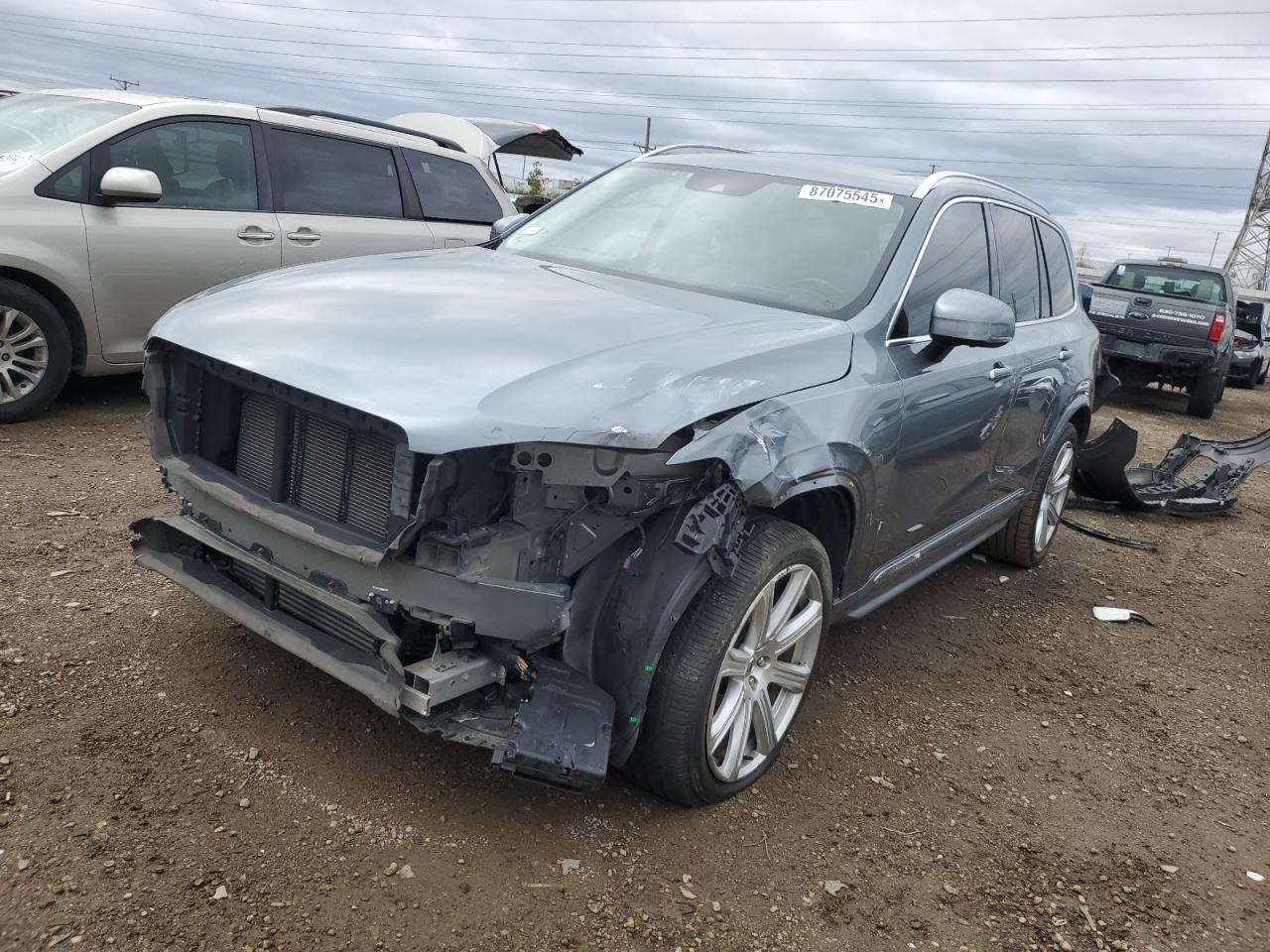 2017 VOLVO XC90