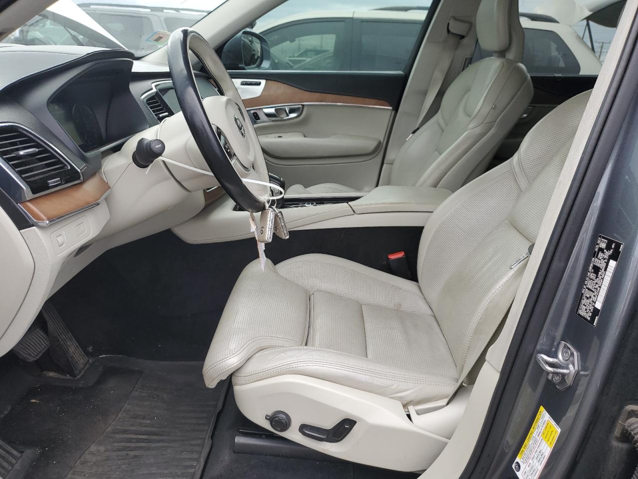 2017 VOLVO XC90 T6 photo 13