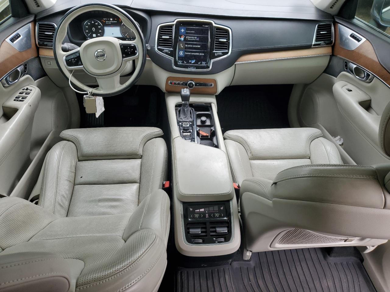 2017 VOLVO XC90 T6 photo 15