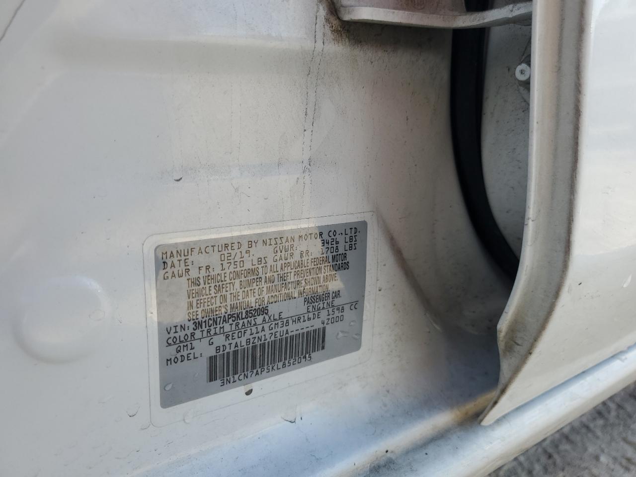 2019 NISSAN VERSA S photo 34