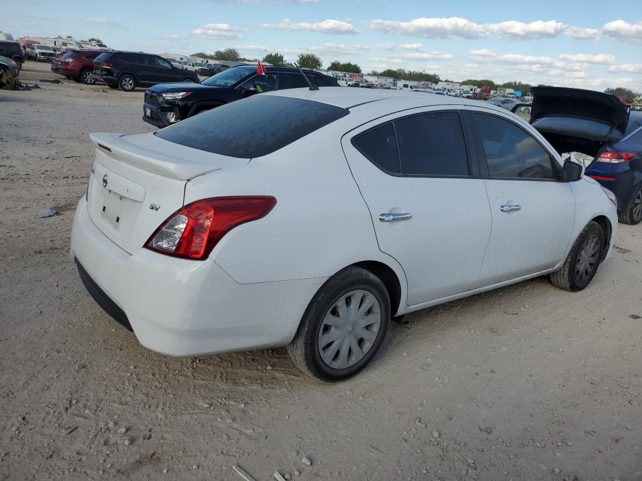 2019 NISSAN VERSA S photo 7
