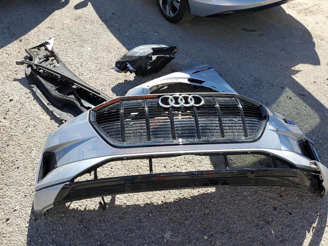 2022 AUDI E-TRON PREMIUM photo 13