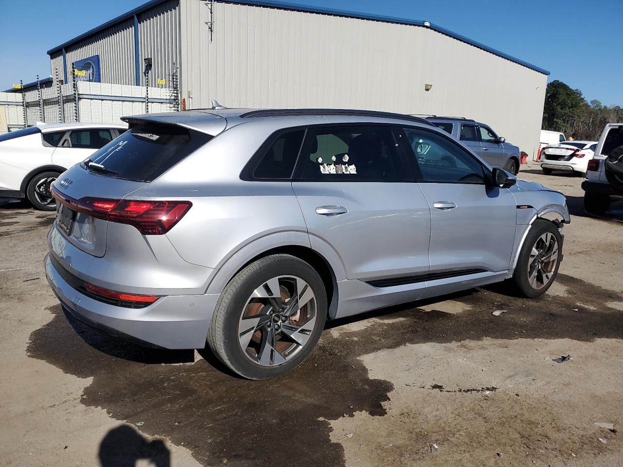 2022 AUDI E-TRON PREMIUM photo 3