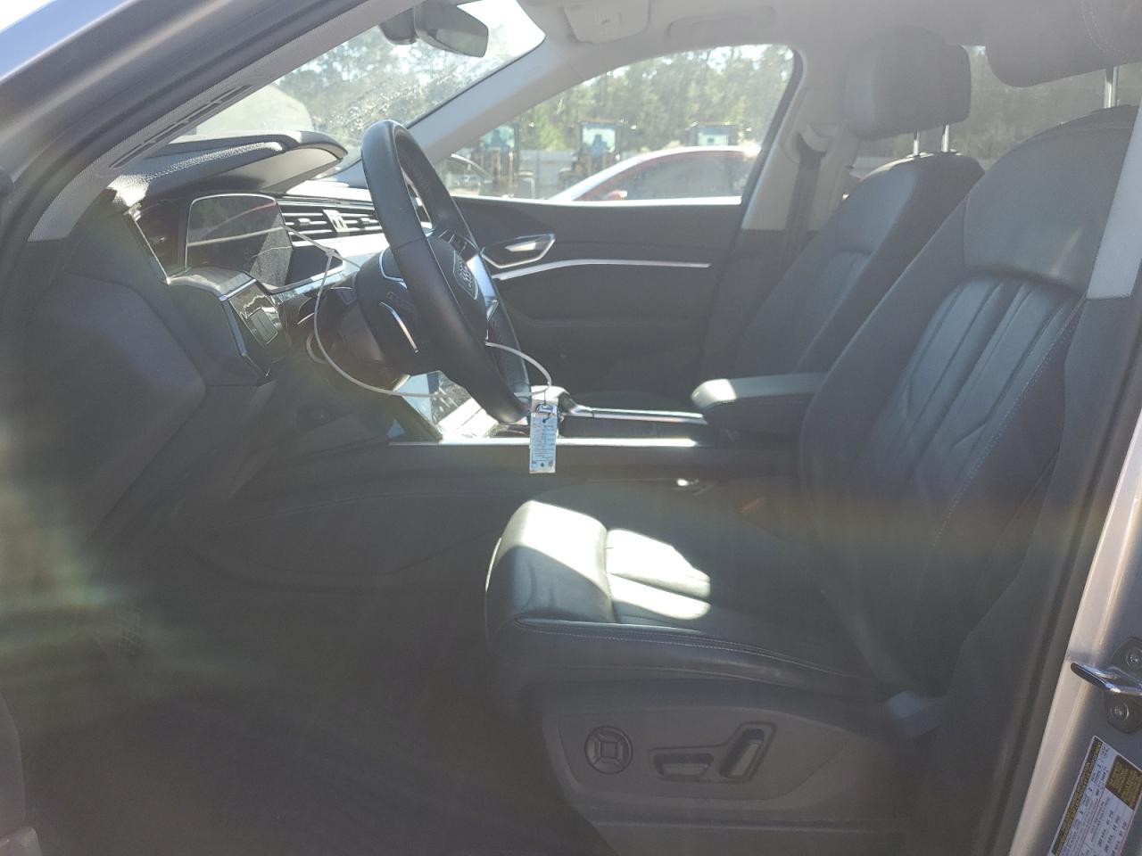 2022 AUDI E-TRON PREMIUM photo 7