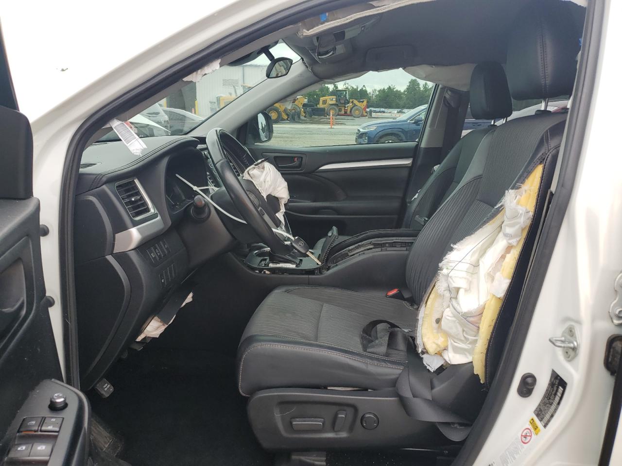 2019 TOYOTA HIGHLANDER LE photo 7