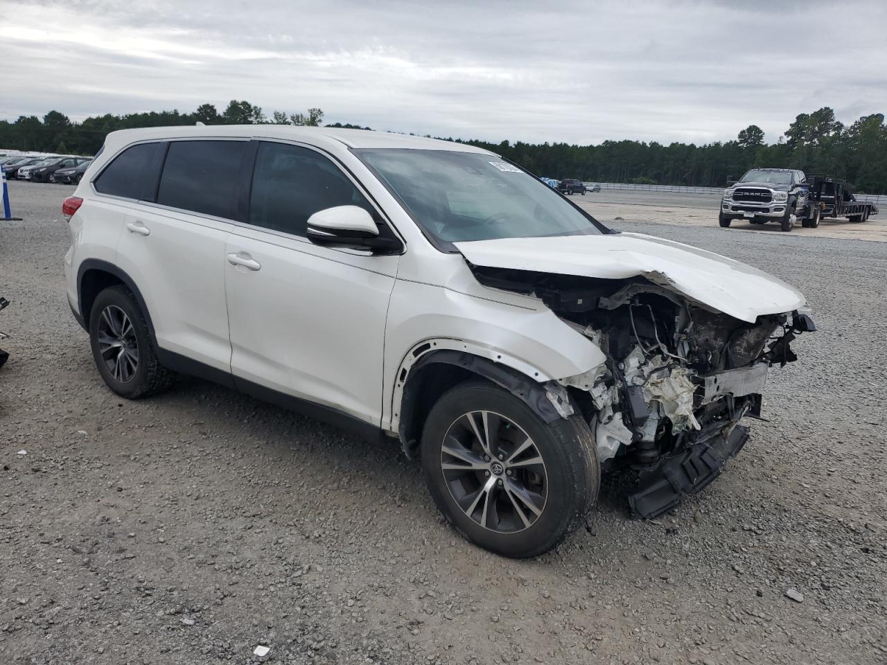 2019 TOYOTA HIGHLANDER LE photo 4