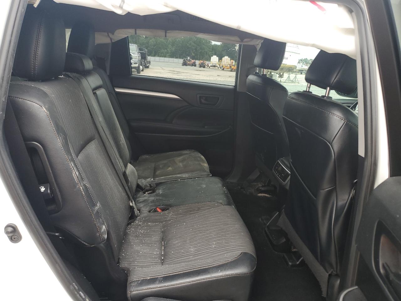 2019 TOYOTA HIGHLANDER LE photo 11