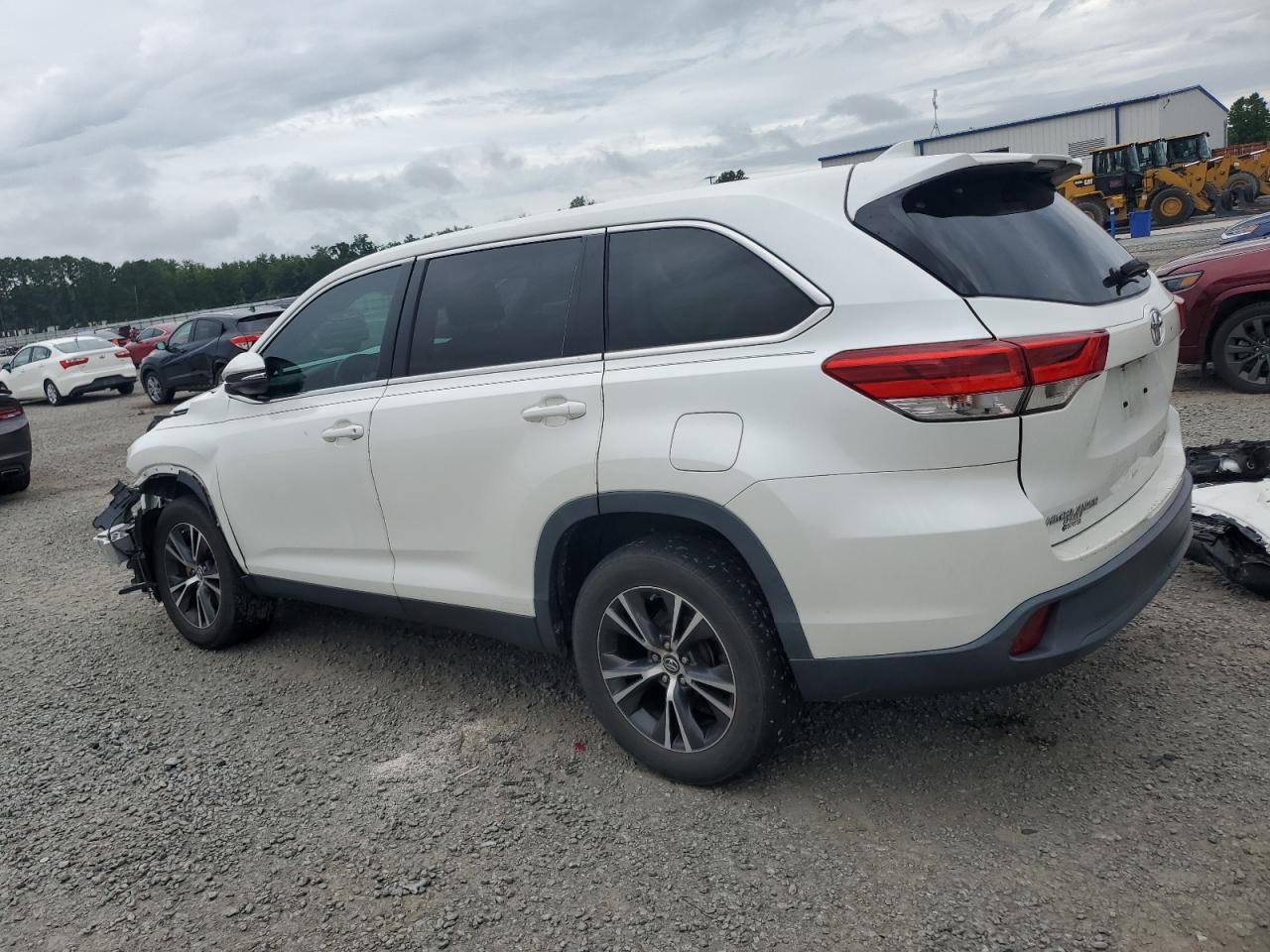 2019 TOYOTA HIGHLANDER LE photo 2