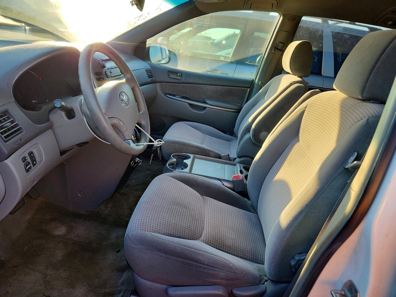 2006 TOYOTA SIENNA LE 8 PASSENGER photo 7