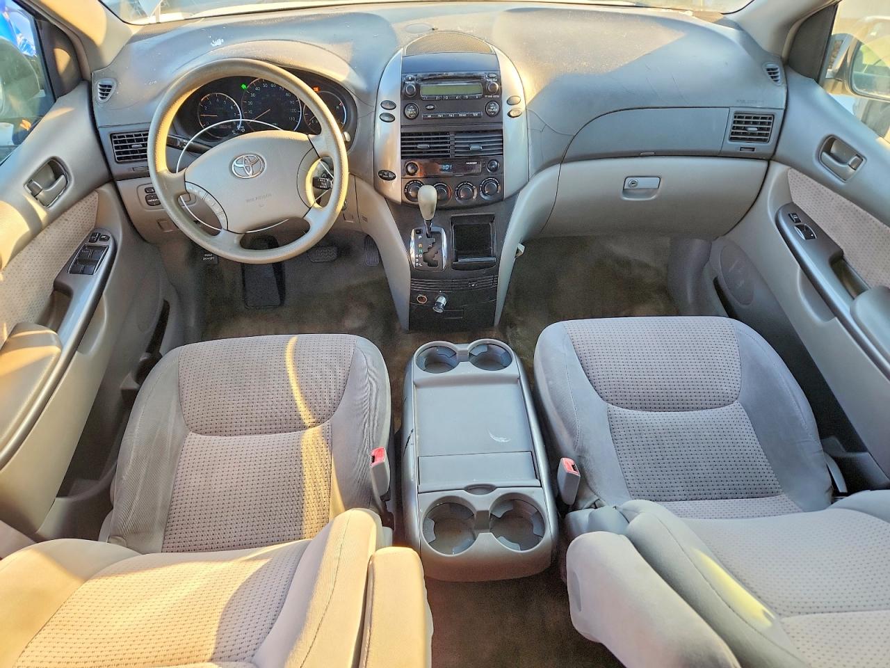 2006 TOYOTA SIENNA LE 8 PASSENGER photo 8