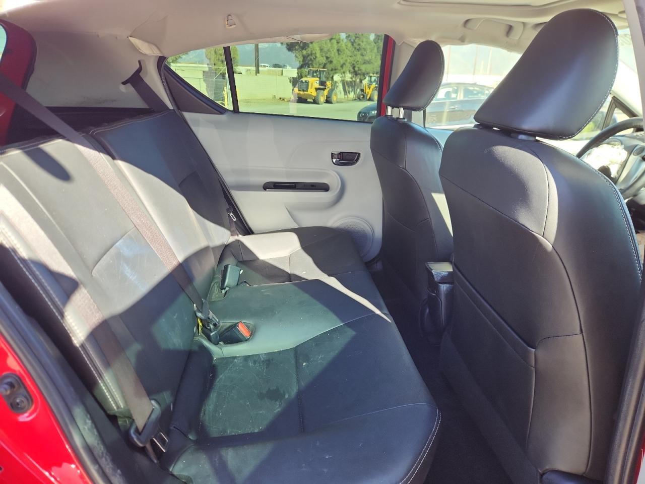 2012 TOYOTA PRIUS C FOUR photo 10