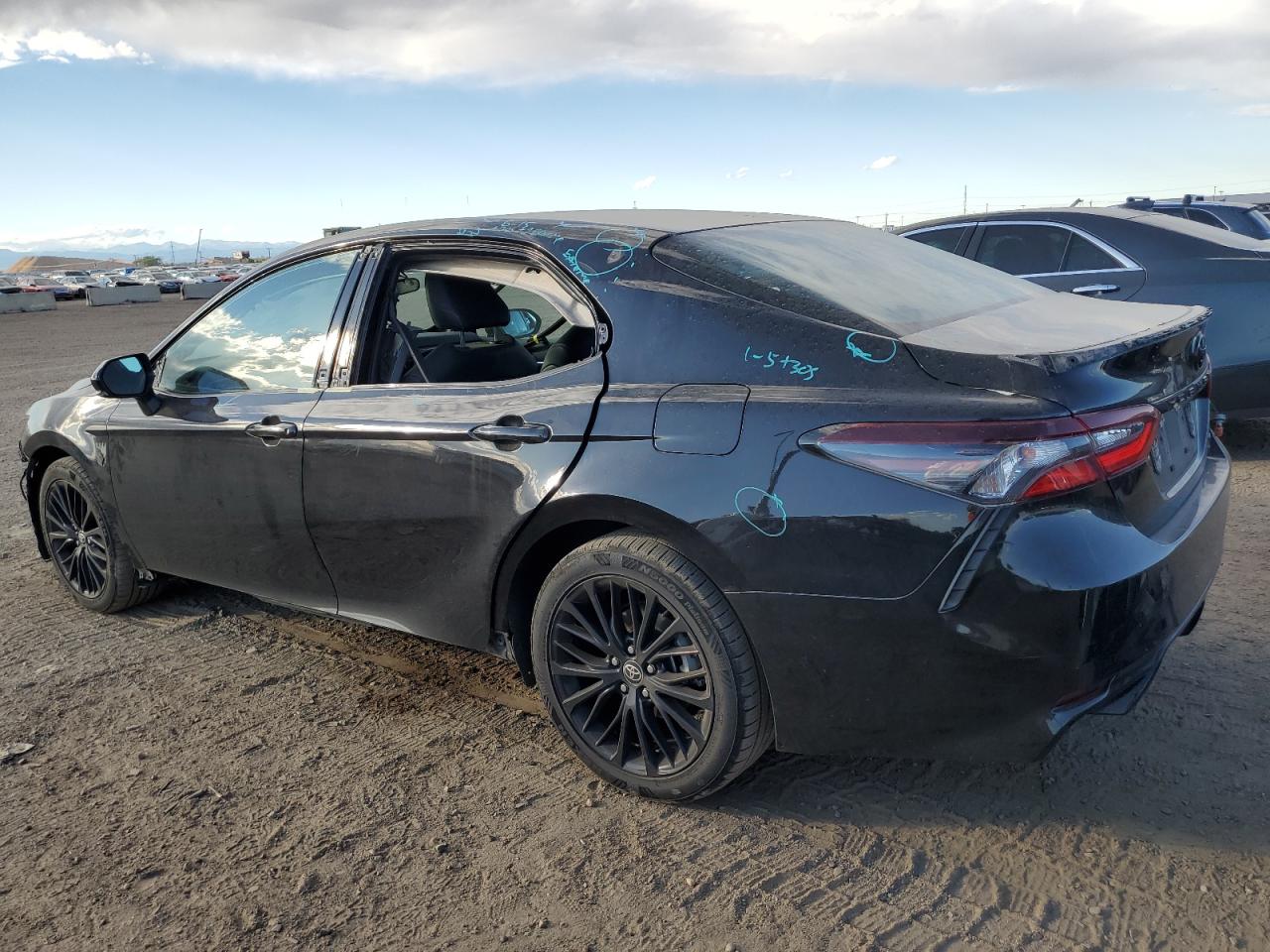 2022 TOYOTA CAMRY SE photo 3