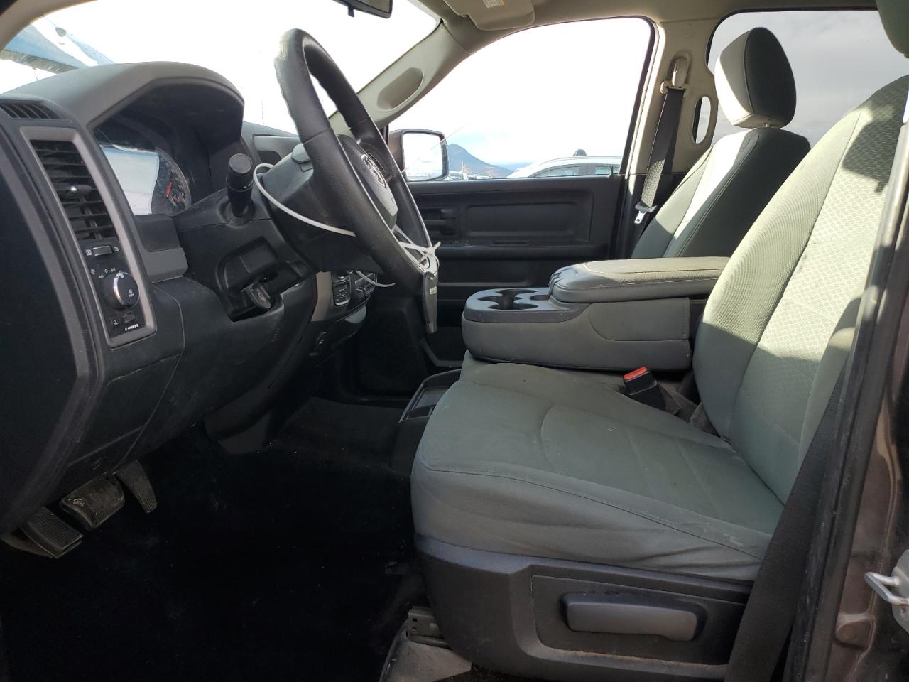 2014 RAM 1500 ST photo 13