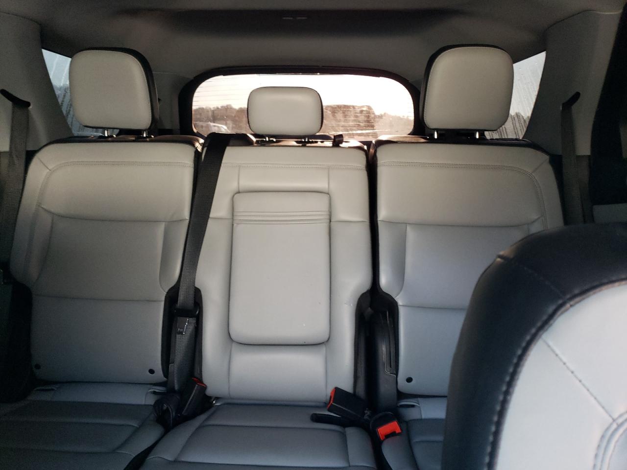 2021 FORD EXPLORER photo 10