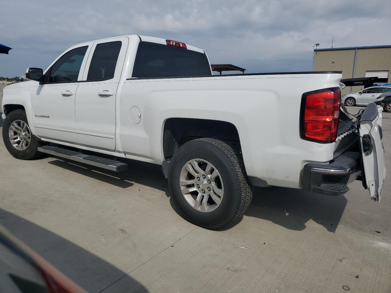 2015 CHEVROLET SILVERADO C1500 LT photo 4
