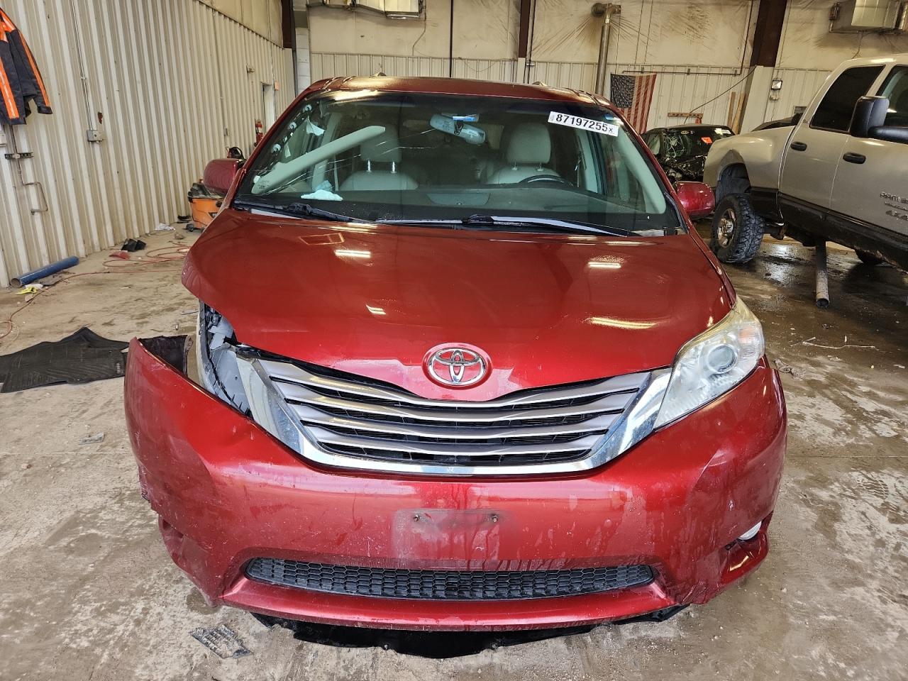 2016 TOYOTA SIENNA XLE 8-PASSENGER photo 13