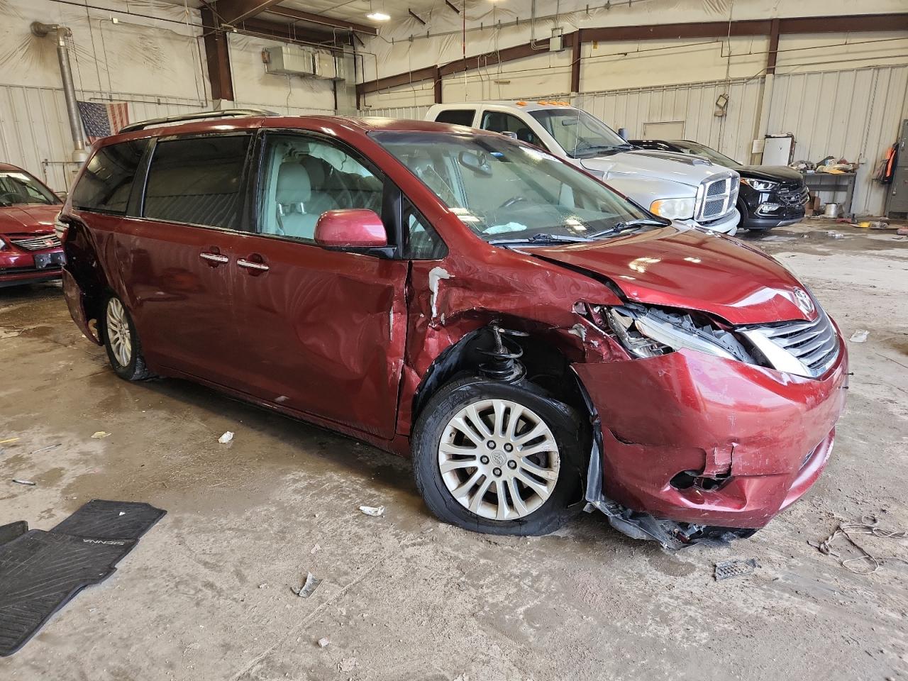 2016 TOYOTA SIENNA XLE 8-PASSENGER photo 10