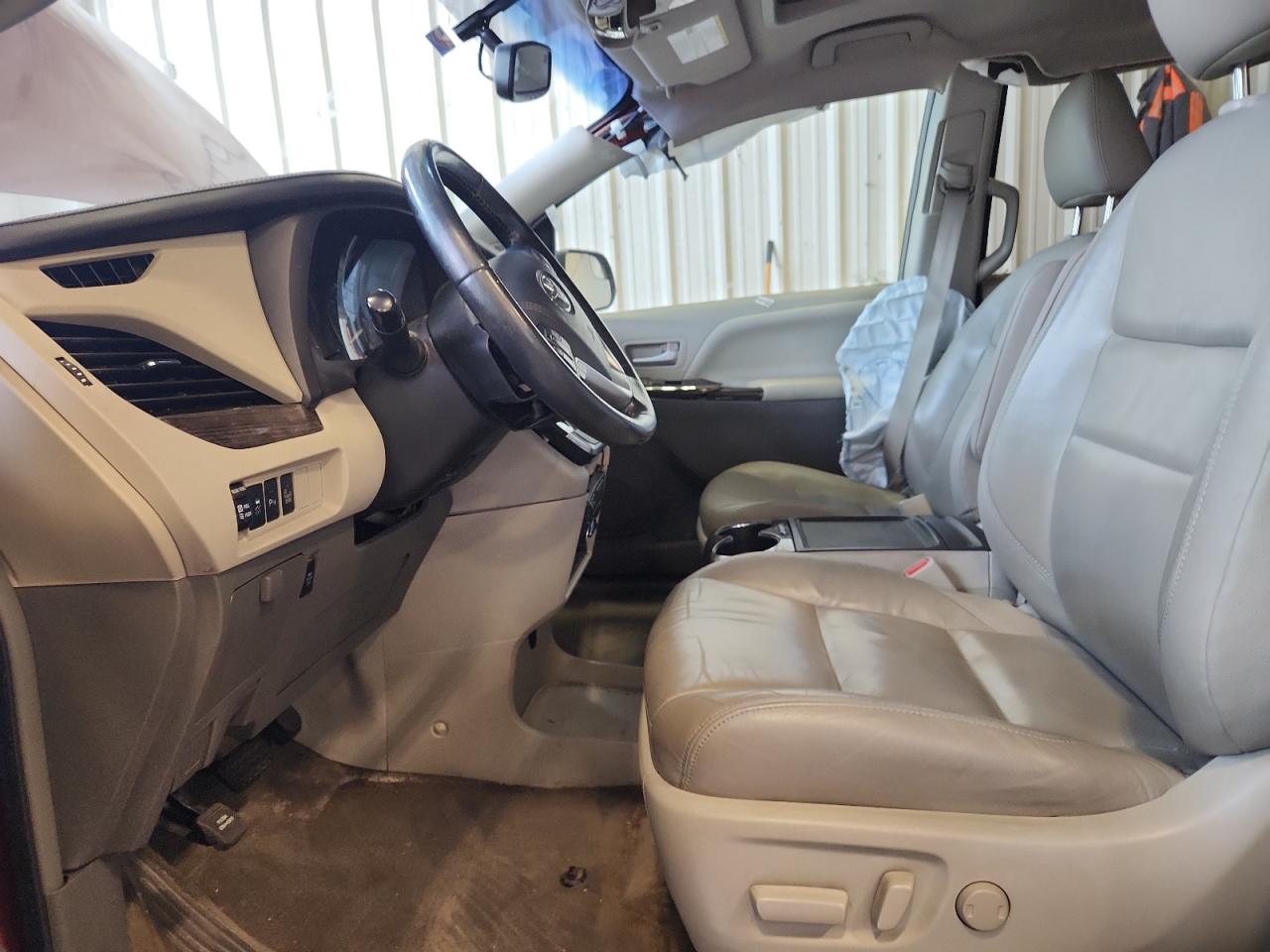2016 TOYOTA SIENNA XLE 8-PASSENGER photo 19