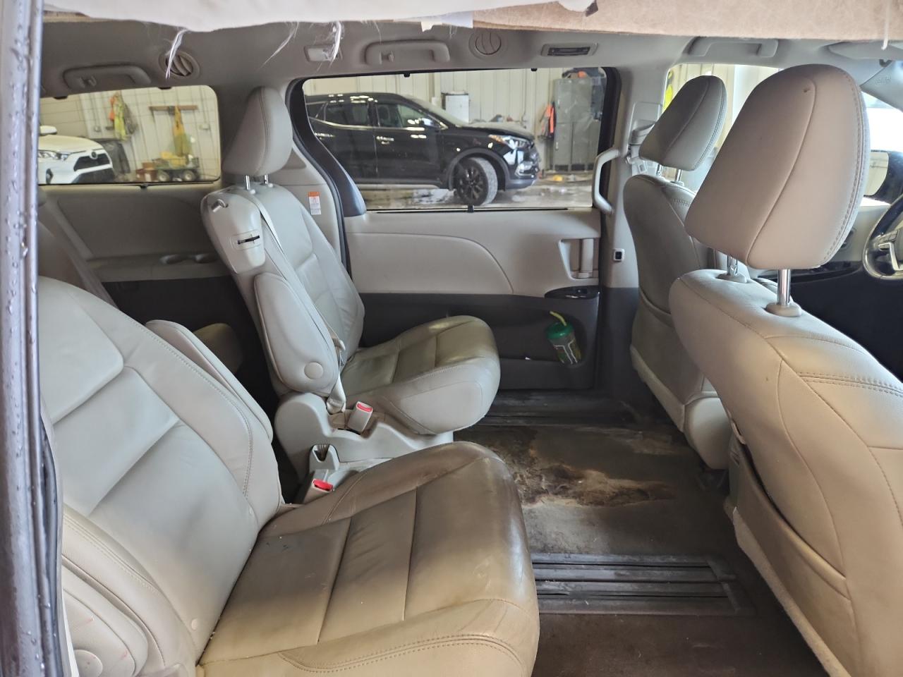 2016 TOYOTA SIENNA XLE 8-PASSENGER photo 31