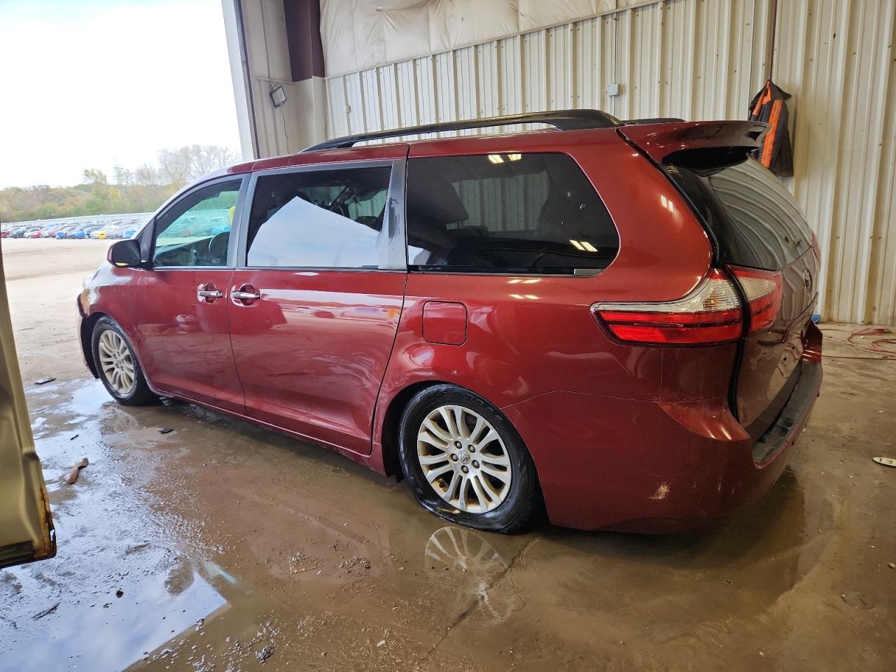 2016 TOYOTA SIENNA XLE 8-PASSENGER photo 4