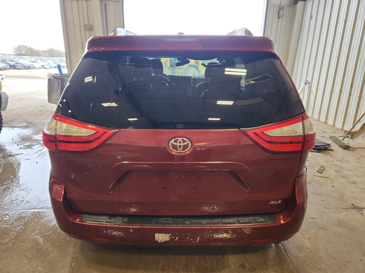 2016 TOYOTA SIENNA XLE 8-PASSENGER photo 16