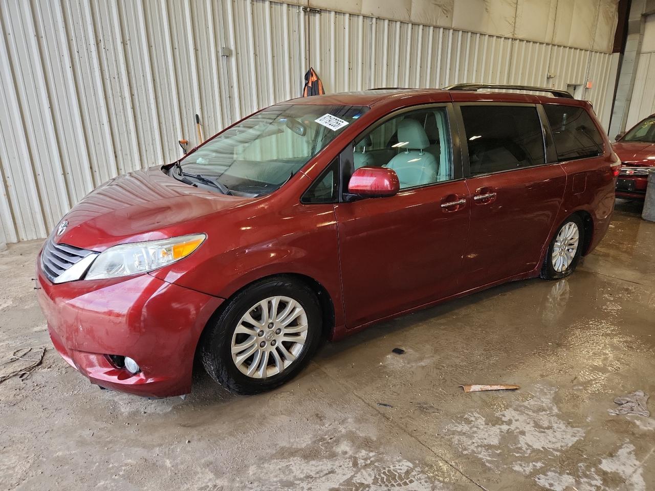 2016 TOYOTA SIENNA