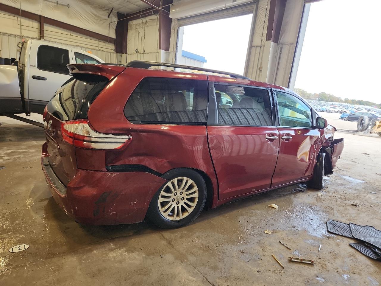 2016 TOYOTA SIENNA XLE 8-PASSENGER photo 7