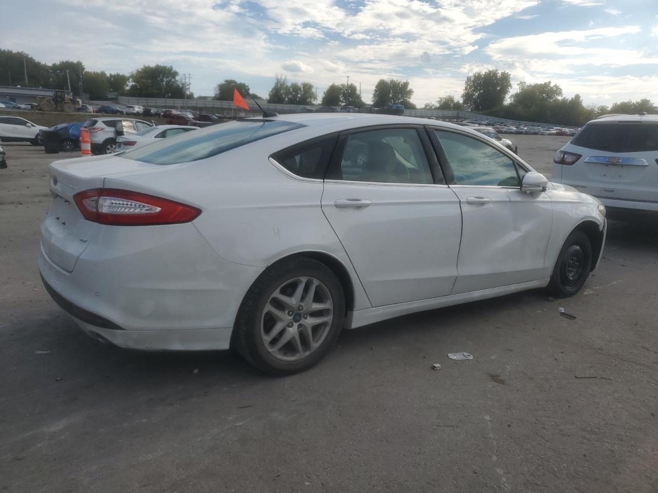 2015 FORD FUSION SE photo 3