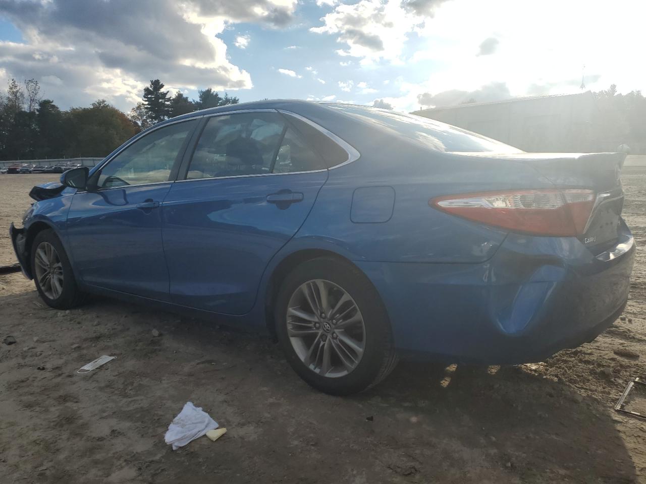 2017 TOYOTA CAMRY LE photo 3