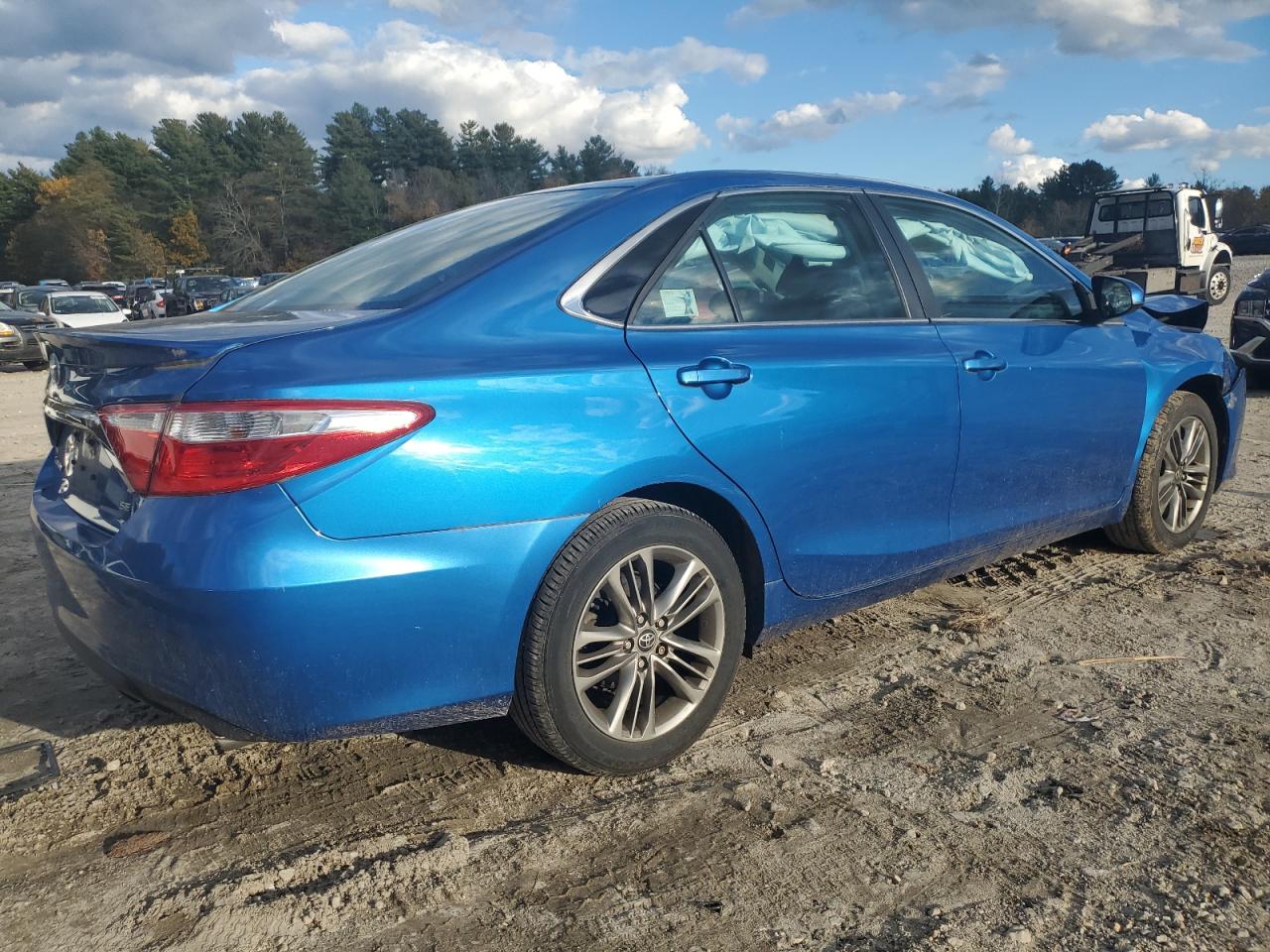 2017 TOYOTA CAMRY LE photo 5