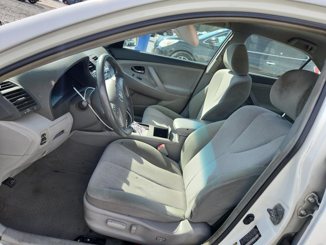 2010 TOYOTA CAMRY LE photo 7