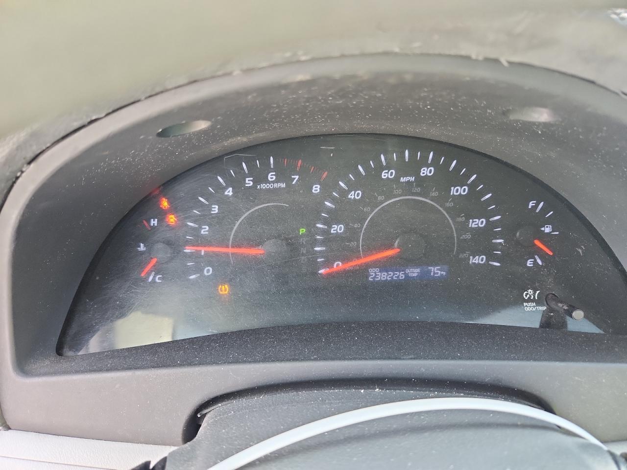 2010 TOYOTA CAMRY LE photo 9