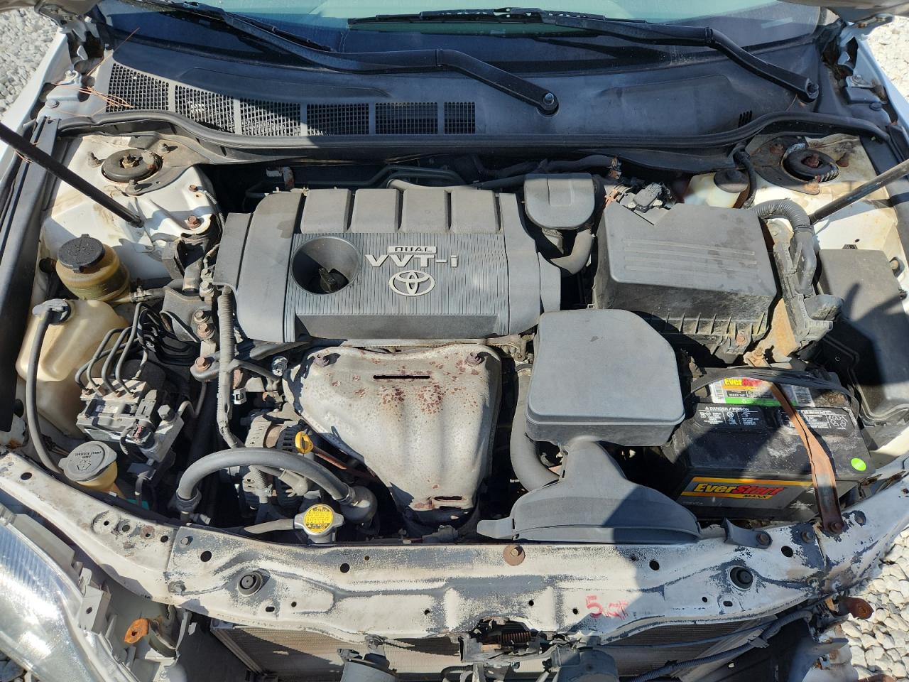 2010 TOYOTA CAMRY LE photo 11