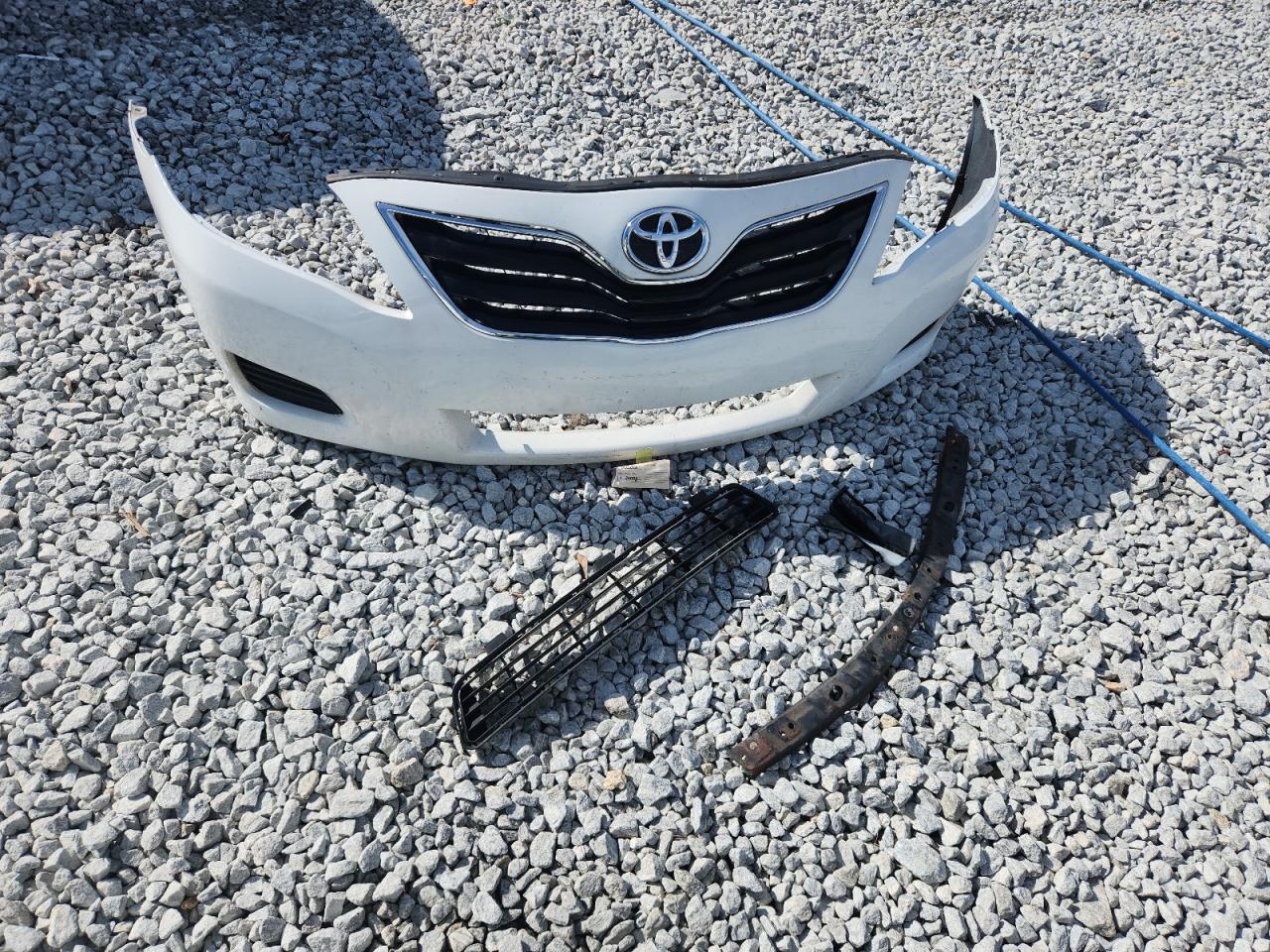 2010 TOYOTA CAMRY LE photo 12