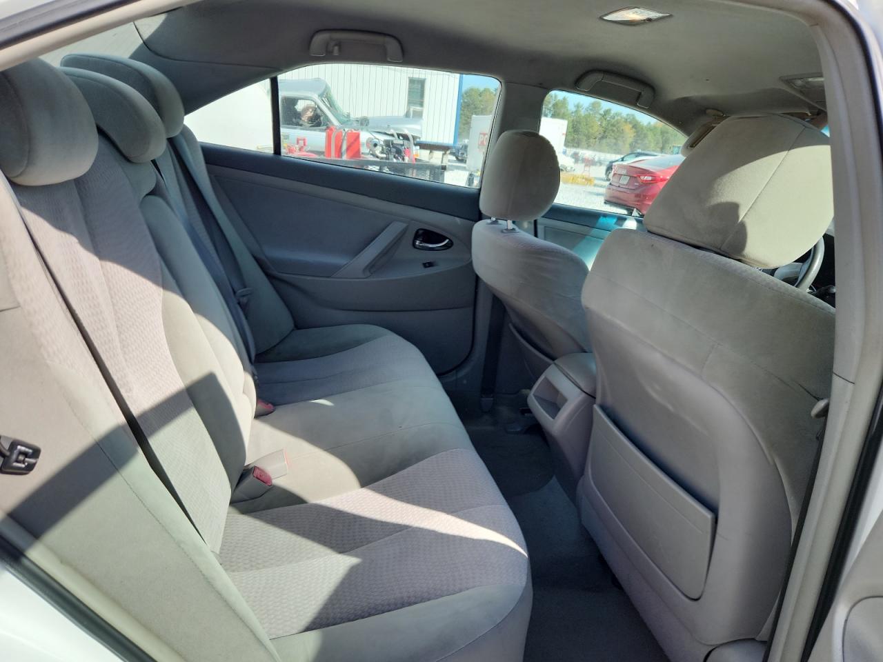 2010 TOYOTA CAMRY LE photo 10