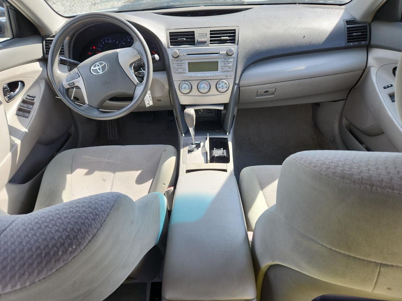 2010 TOYOTA CAMRY LE photo 8
