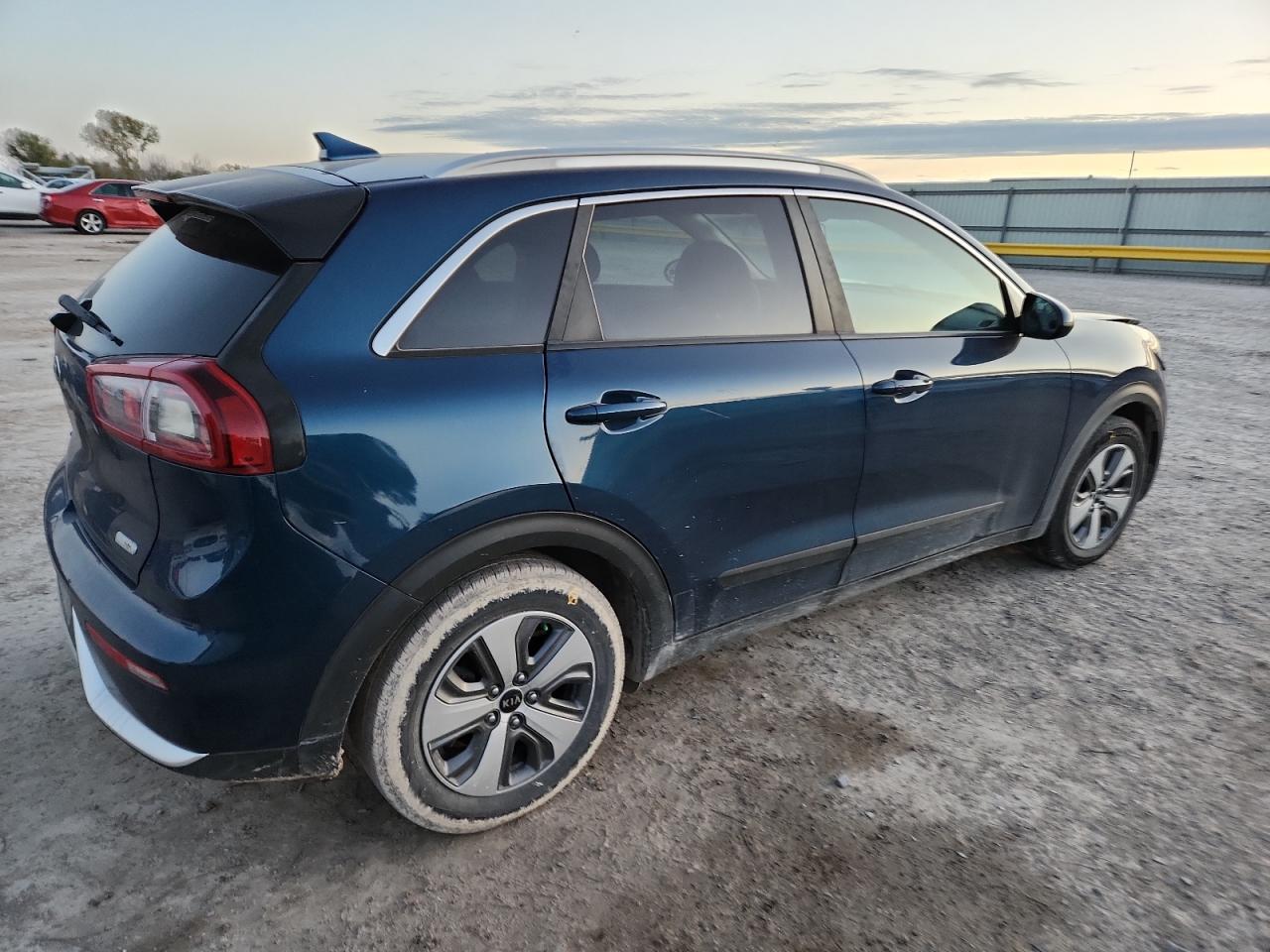 2019 KIA NIRO LX photo 3
