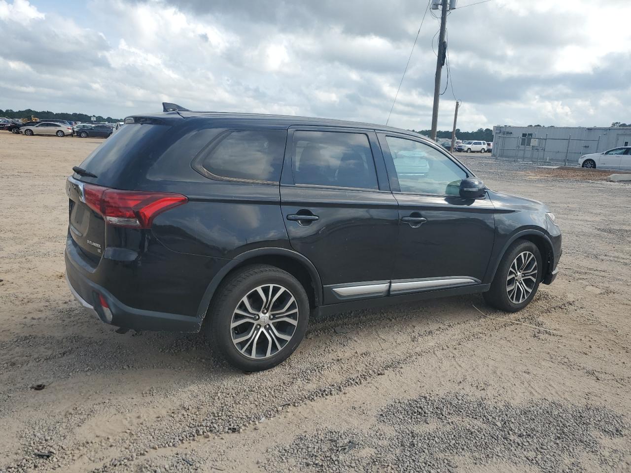 2018 MITSUBISHI OUTLANDER SE photo 3