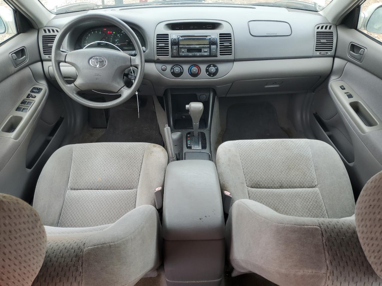 2004 TOYOTA CAMRY LE photo 8