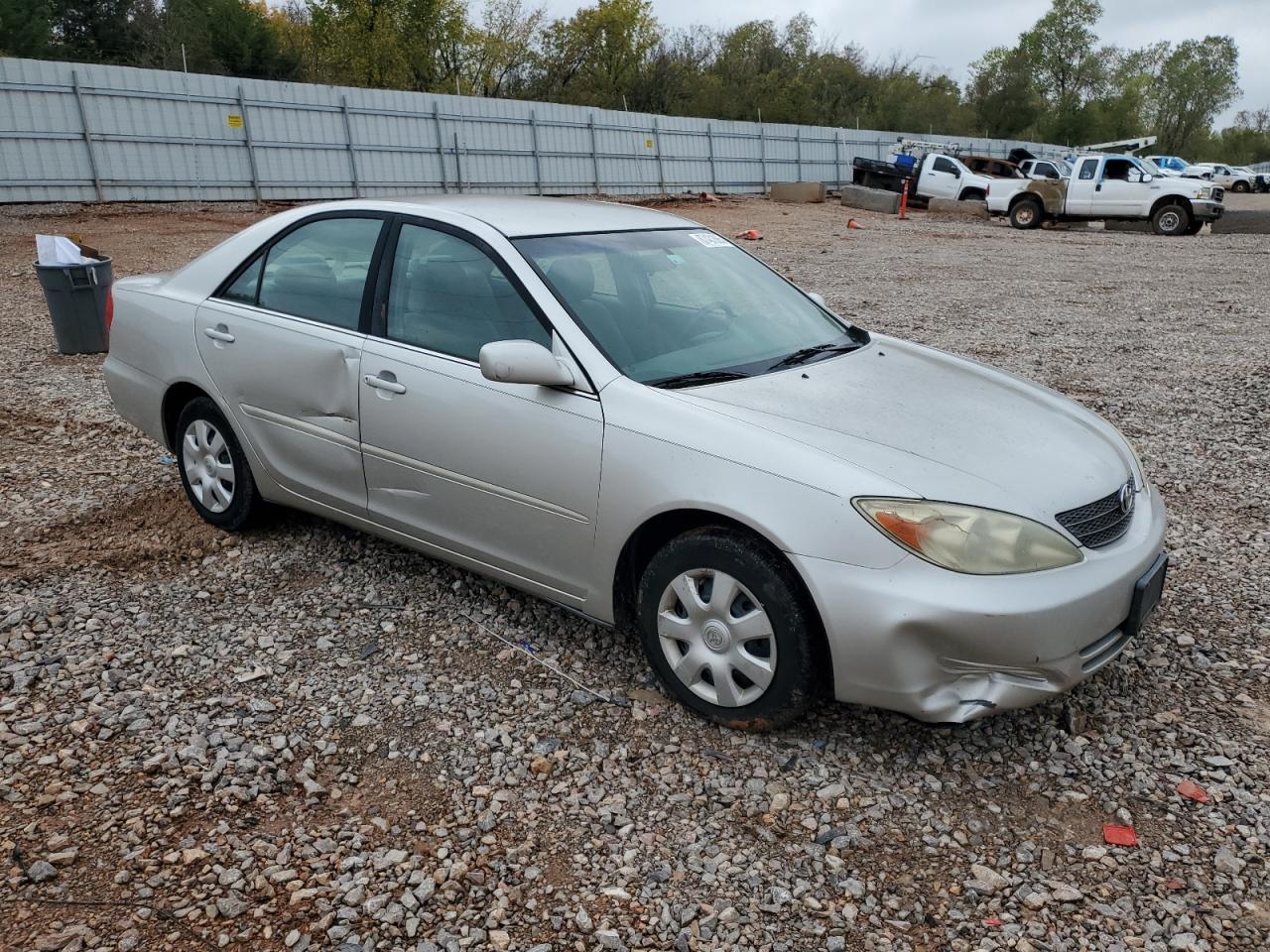 2004 TOYOTA CAMRY LE photo 4