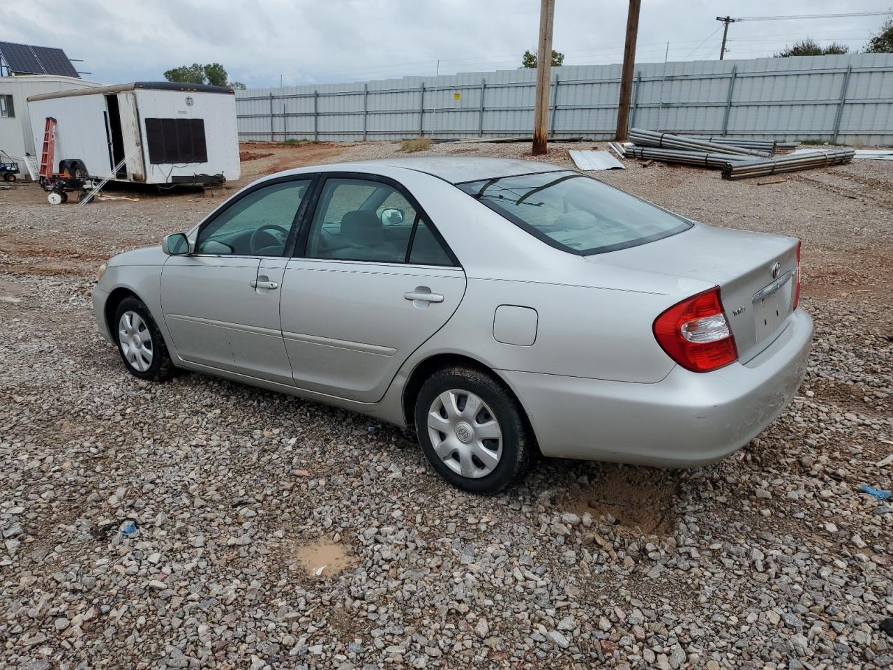 2004 TOYOTA CAMRY LE photo 2