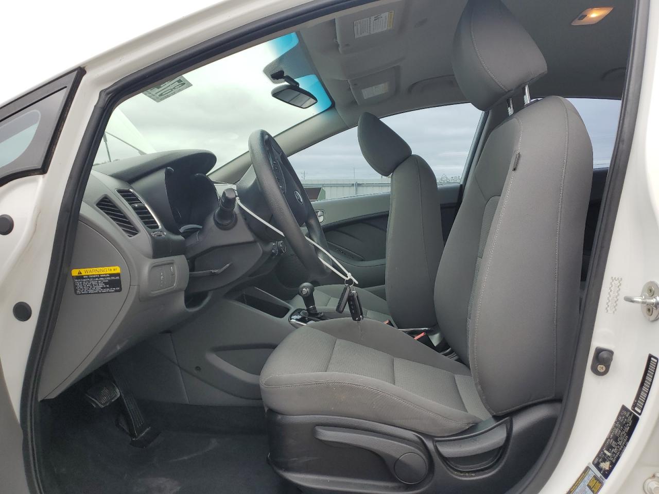2017 KIA FORTE LX photo 13