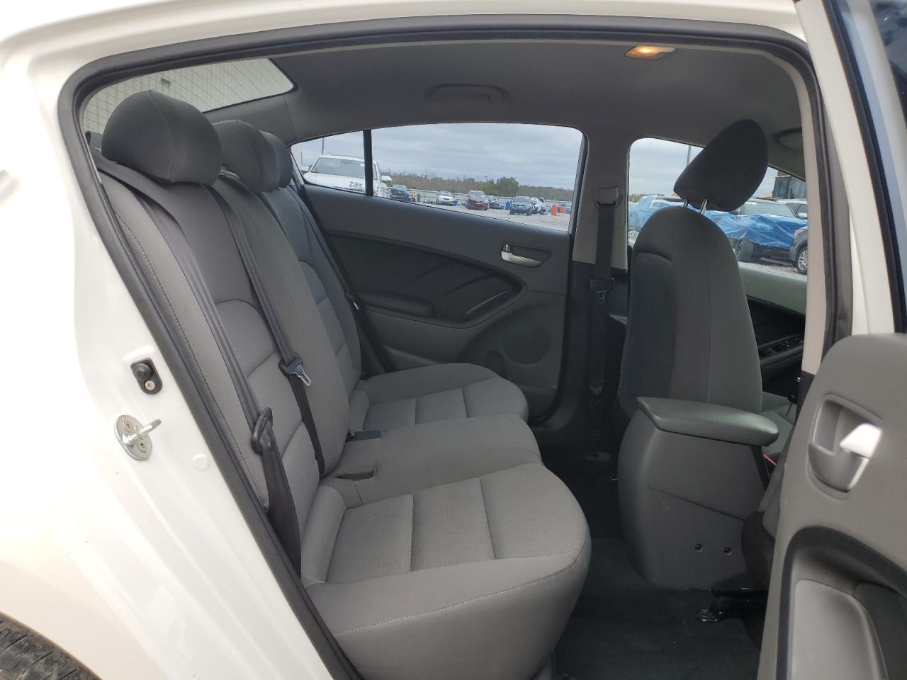 2017 KIA FORTE LX photo 19