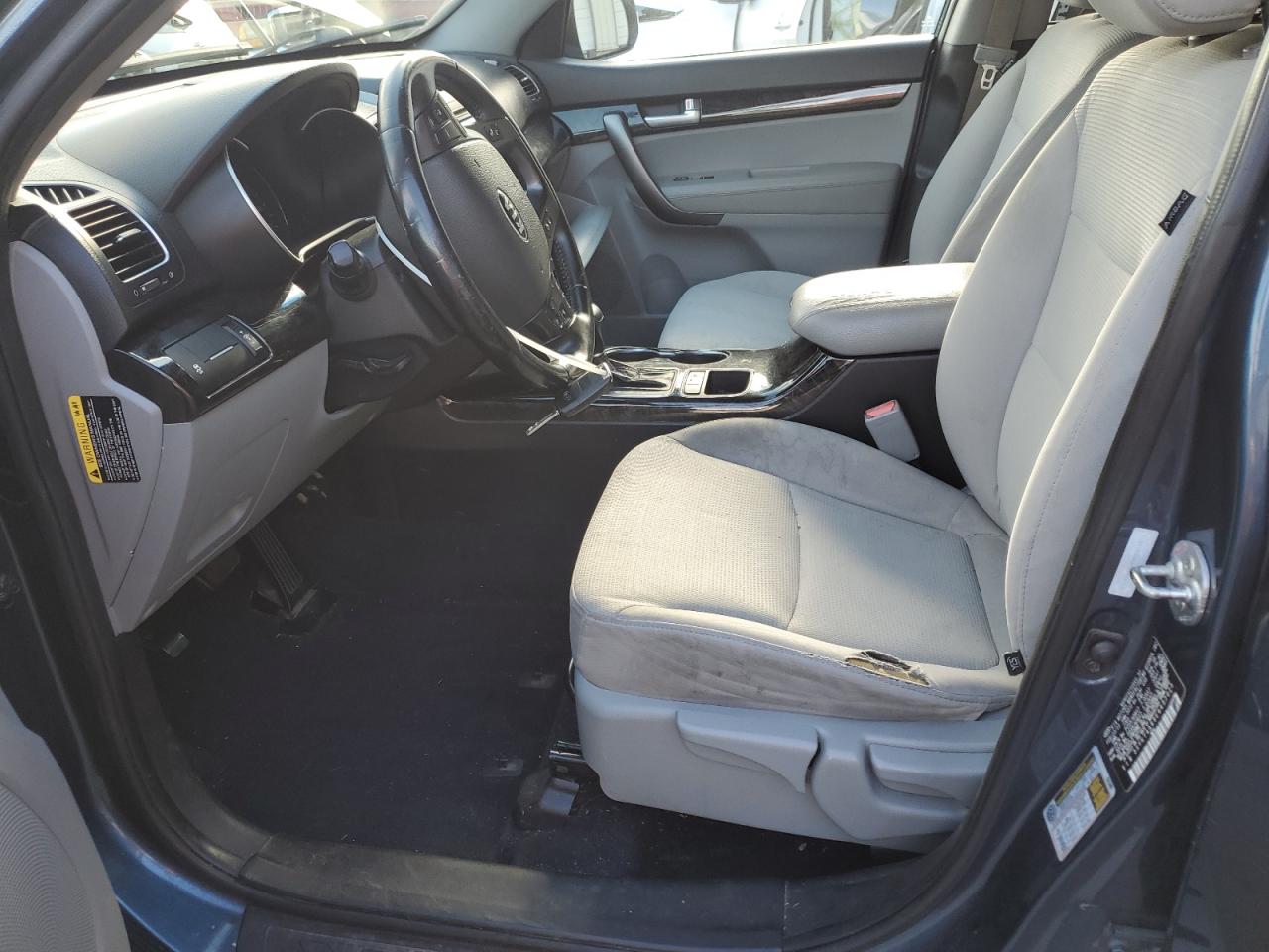 2014 KIA SORENTO LX photo 13