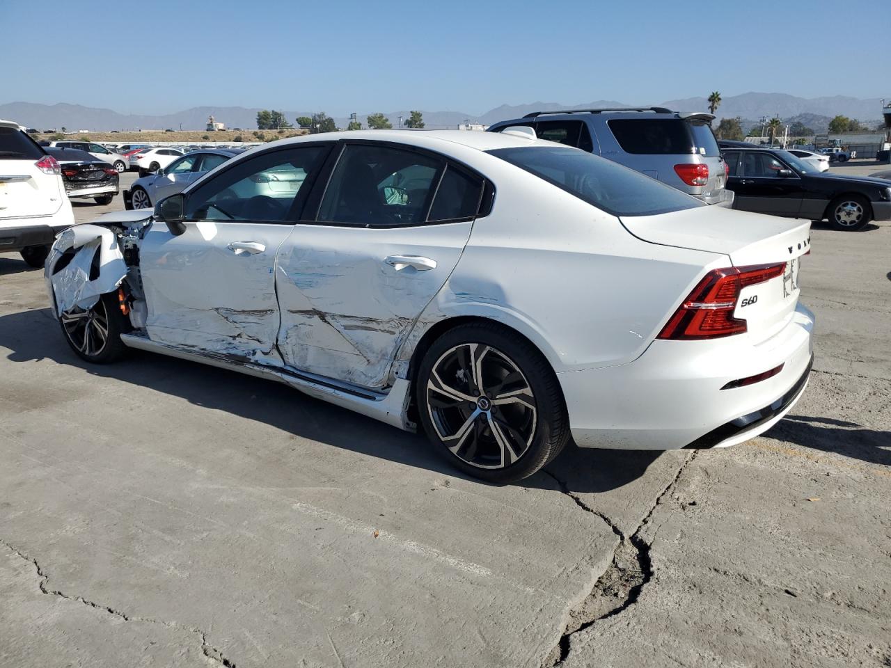 2024 VOLVO S60 PLUS photo 2