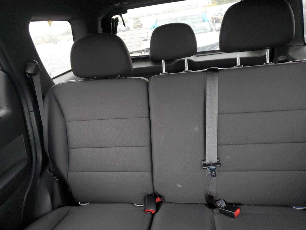 2011 FORD ESCAPE XLT photo 28