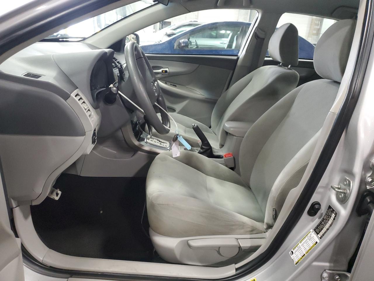2010 TOYOTA COROLLA LE photo 13