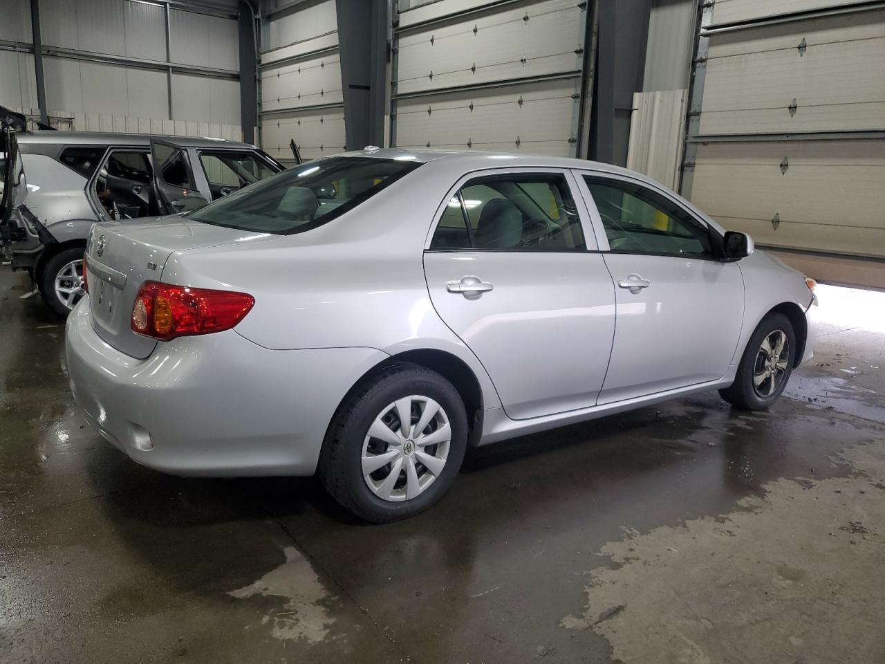 2010 TOYOTA COROLLA LE photo 5