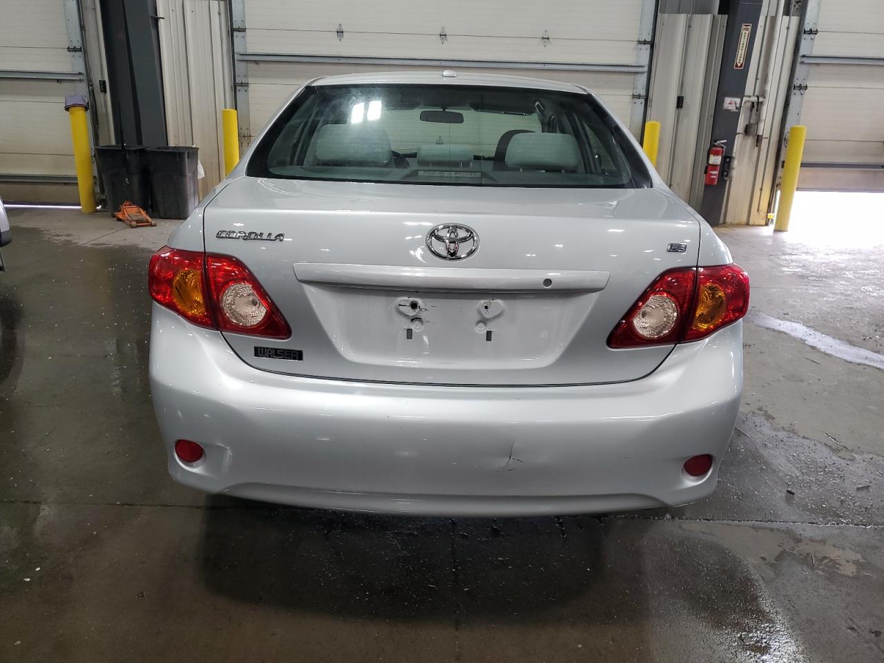 2010 TOYOTA COROLLA LE photo 11